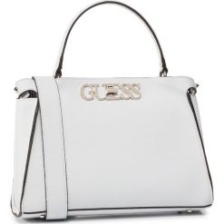 Torebka GUESS - Uptown Chic (VG) HWVG73 01050 WHI. Białe torebki klasyczne damskie Guess, z aplikacjami, ze skóry ekologicznej, klasyczne, bez dodatków. W wyprzedaży za 479,00 zł.
