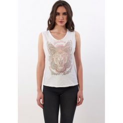Top w kolorze białym. Białe topy damskie marki Cupid Killer, Azzaria, l, z nadrukiem, z okrągłym kołnierzem. W wyprzedaży za 89,95 zł.