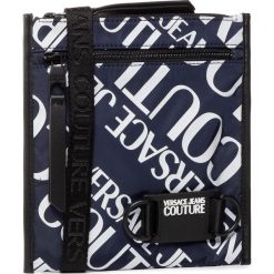 Saszetka VERSACE JEANS COUTURE - E1YVBB57 71505 239. Niebieskie torby męskie skórzane Versace Jeans Couture, bez wzorów, z jeansu, młodzieżowe. W wyprzedaży za 339,00 zł.