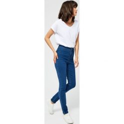 Jeansy typu super high waist. Jeansy damskie Moodo, s, z podwyższonym stanem. Za 29,99 zł.
