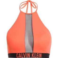 Stroje dwuczęściowe damskie: Calvin Klein Swimwear HIGH NECK CROP Góra od bikini hot coral