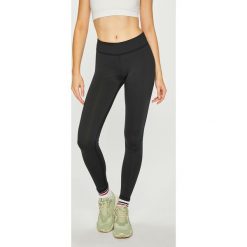 Under Armour - Legginsy. Czarne legginsy we wzory marki Under Armour, s, z elastanu. W wyprzedaży za 159,90 zł.