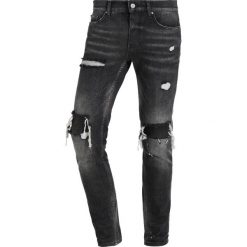 Tigha MORTEN Jeansy Relaxed Fit dark grey heavy destoyed. Szare jeansy męskie relaxed fit marki Tigha. W wyprzedaży za 471,20 zł.