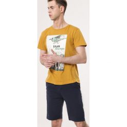 Granatowe Szorty Excellently. Szare spodenki i szorty męskie Born2be, xl, bez wzorów. Za 89,99 zł.
