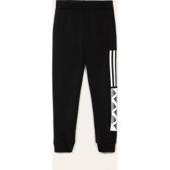 Adidas Performance - Spodnie 128-170 cm. Czarne spodnie dziewczęce z nadrukiem, z bawełny. Za 149,90 zł.