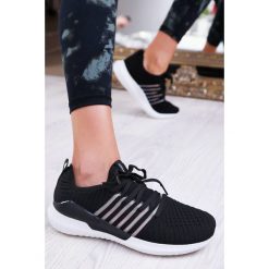 Damskie buty sportowe MERONA BLACK. Czarne buty sportowe damskie IVET, bez wzorów, sportowe, do biegania. W wyprzedaży za 129,00 zł.