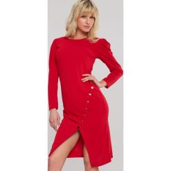 Czerwona Sukienka Alpharetta. Czerwone sukienki damskie Renee, s, bez wzorów, z dzianiny, bez kołnierzyka, bez rękawów. Za 109,99 zł.