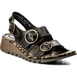 Sandały FLY LONDON - Tearfly P500806000 Black. Czarne klapki damskie Fly London, z aplikacjami, ze skóry, bez obcasa. W wyprzedaży za 279,00 zł.