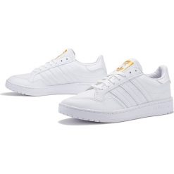 ADIDAS TEAM COURT SHOES > EF6809. Sneakersy damskie Adidas, z gumy. W wyprzedaży za 189,99 zł.