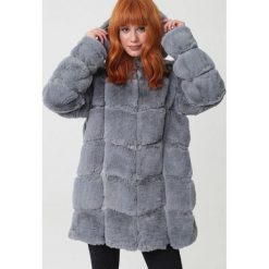 Jasnoszara Kurtka Straignt Line. Szare kurtki dziewczęce Born2be, na zimę, z futra, długie. Za 339,99 zł.