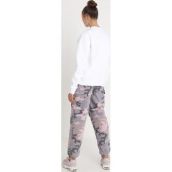 Tommy Jeans CLASSICS Bluza bright white. Białe bluzy damskie Tommy Jeans, l, z bawełny. Za 349,00 zł.