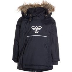 Hummel BABY JESSIE Kurtka zimowa blue nights. Niebieskie kurtki męskie Hummel, na zimę, z poliesteru. W wyprzedaży za 189,50 zł.