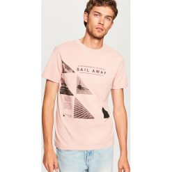T-shirt z nadrukiem - Różowy. Różowe t-shirty męskie z nadrukiem marki Reserved, s. Za 29,99 zł.