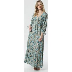 Beżowo-Niebieska Sukienka Lugo. Niebieskie sukienki damskie Born2be, s, z nadrukiem, boho, bez kołnierzyka, z długim rękawem, długie, maxi, rozkloszowane. Za 109,99 zł.