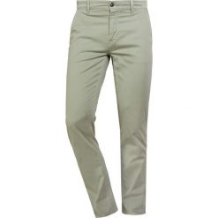 Rurki męskie: BOSS CASUAL SLIM Spodnie materiałowe khaki