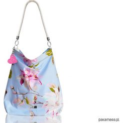 Worek na ramię w magnolie. Niebieskie torebki klasyczne damskie Pakamera, bez wzorów, z bawełny, na ramię, duże, bez dodatków. Za 135,00 zł.