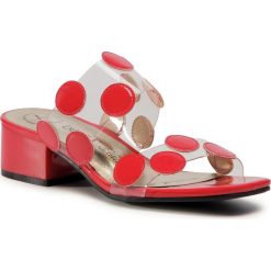 Klapki BETSY - 907015/04-03E Red. Czerwone klapki damskie Betsy, bez wzorów, ze skóry ekologicznej, bez obcasa. W wyprzedaży za 129,00 zł.