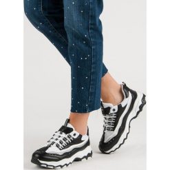 SNEAKERSY Z BROKATEM. Białe trampki i tenisówki damskie Merg. Za 119,90 zł.