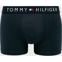 Tommy Hilfiger - Bokserki. Czarne bokserki męskie TOMMY HILFIGER, bez wzorów, z elastanu. W wyprzedaży za 79,90 zł.