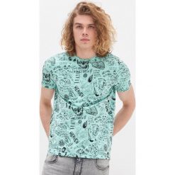T-shirt z nadrukiem all over - Turkusowy. Niebieskie t-shirty męskie House, s, z nadrukiem, bez kołnierzyka. W wyprzedaży za 29,99 zł.