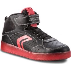 Sneakersy GEOX - J Kommodor B.C J825PC 0BCBU C0048 D Black/Red. Czarne trampki chłopięce marki Geox, bez wzorów, ze skóry ekologicznej, bez zapięcia. W wyprzedaży za 259,00 zł.