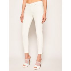 Jeansy Skinny Fit Lee Scarlett Cropped L30CKW36. Białe jeansy damskie Lee, l. W wyprzedaży za 219,00 zł.