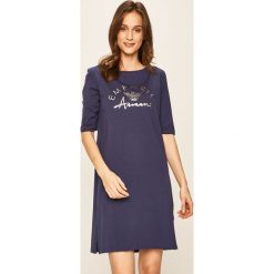 Emporio Armani - Koszula nocna. Białe piżamy damskie Emporio Armani, s, z nadrukiem, z bawełny, z okrągłym kołnierzem, bez rękawów. Za 359,90 zł.