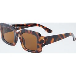 Prostokątne rogowe okulary przeciwsłoneczne. Pomarańczowe okulary przeciwsłoneczne damskie Pull&Bear, prostokątne. Za 49,90 zł.