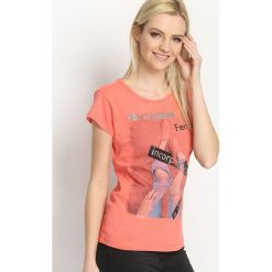 Koralowy T-shirt Female Rights. Pomarańczowe bluzki damskie Born2be, l. Za 9,99 zł.