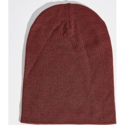 Czapka - Bordowy. Czerwone czapki zimowe damskie marki Sinsay. Za 14,99 zł.