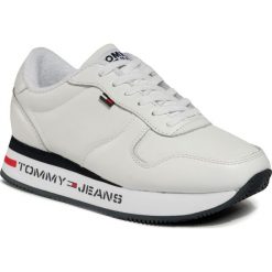 Sneakersy TOMMY JEANS - Flatform Runner Sneaker EN0EN00778 White YBS. Białe półbuty damskie Tommy Jeans, z jeansu. Za 449,00 zł.