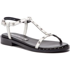 Sandały BRONX - 84807-B BX 1465 White 04. Białe klapki damskie Bronx, z aplikacjami, ze skóry, bez obcasa, na obcasie. W wyprzedaży za 239,00 zł.