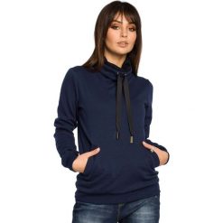 Granatowa Bluza z Wysokim Kołnierzem. Niebieskie bluzy damskie Molly.pl, s, bez wzorów, z dzianiny, bez rękawów, bez kaptura. Za 139,90 zł.