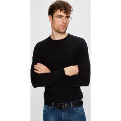 Wrangler - Sweter. Czarne swetry klasyczne męskie Wrangler, l, z bawełny, z okrągłym kołnierzem. W wyprzedaży za 149,90 zł.