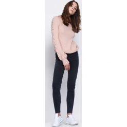 Różowy Sweter Flying Uptight. Różowe bez kategorii Born2be, xl, z okrągłym kołnierzem. Za 89,99 zł.