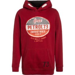 Petrol Industries HOODED Bluza z kapturem fire red. Czerwone bluzy chłopięce marki Petrol Industries, z bawełny, z kapturem. Za 169,00 zł.