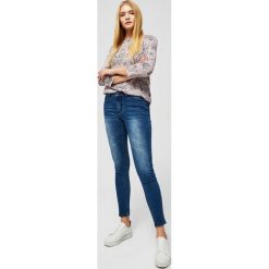 Jeansy typu push up modelujące sylwetkę. Niebieskie jeansy damskie Moodo, s, bez wzorów, z elastanu, z podwyższonym stanem. Za 69,99 zł.