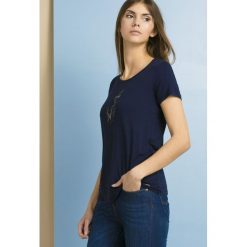 Bluzka z kotwicą. Szare bluzki damskie Monnari, bez wzorów, z wiskozy, bez kołnierzyka. Za 49,95 zł.