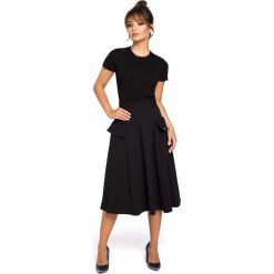 CAMILLE Rozkloszowana spódnica z kieszeniami - czarna. Czarne spódniczki damskie BE, s, bez wzorów, z elastanu, eleganckie, midi, rozkloszowane. W wyprzedaży za 69,00 zł.
