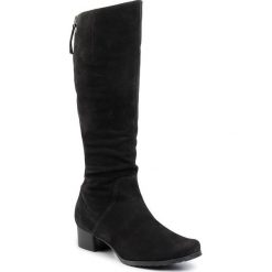 Kozaki CAPRICE - 9-25500-23 Black Nubuc 008. Czarne kozaki damskie Caprice, ze skóry, bez obcasa, na obcasie, bez zapięcia. W wyprzedaży za 369,00 zł.
