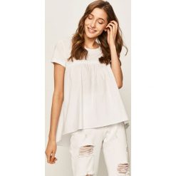 Answear - T-shirt. Białe bluzki damskie ANSWEAR, s, bez wzorów, z bawełny, casualowe, z okrągłym kołnierzem, z krótkim rękawem. W wyprzedaży za 69,90 zł.