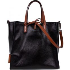 Suri Frey Torebka SURI Black Label Gracy 16031. Czarne torebki klasyczne damskie SURI FREY, bez wzorów, eleganckie, bez dodatków. Za 319,00 zł.