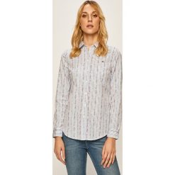 Tommy Hilfiger - Koszula. Niebieskie bluzki damskie TOMMY HILFIGER, na co dzień, bez wzorów, z bawełny, klasyczne, z klasycznym kołnierzykiem, z długim rękawem. W wyprzedaży za 279,90 zł.