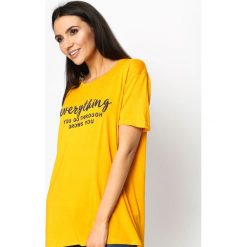 Żółty T-shirt Influencer. Żółte bluzki damskie Born2be, l. Za 29,99 zł.