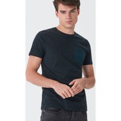 T-shirt z kieszenią - Zielony. Zielone t-shirty damskie House, s, bez wzorów, bez kołnierzyka. Za 19,99 zł.