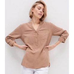 Bluzka z kieszenią - Beżowy. Brązowe bluzki damskie House, s, bez wzorów, bez kołnierzyka, bez rękawów. Za 39,99 zł.