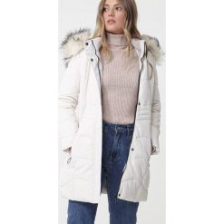 Biała Kurtka Suzannah. Białe kurtki damskie Born2be, na zimę, xl, bez wzorów, z puchu, długie. Za 249,99 zł.