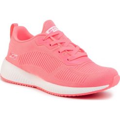 Buty SKECHERS - BOBS Sport Squad 33162/NPNK Neon Pink. Różowe buty sportowe damskie Skechers, bez wzorów, z tworzywa sztucznego, sportowe, na fitness i siłownię. W wyprzedaży za 189,00 zł.