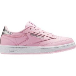 Trampki Club C. Czerwone buty sportowe dziewczęce marki Reebok, z kauczuku, na sznurówki. Za 251,96 zł.