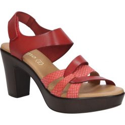 Sandały verano 5800. Czerwone sandały damskie Verano, bez wzorów, ze skóry, eleganckie, bez obcasa, bez zapięcia. Za 259,99 zł.